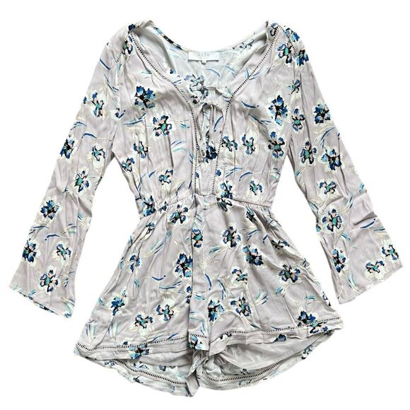 ASTR the Label Anthropologie Long Sleeve Gray Blue Floral Romper size Large - Picture 4 of 10